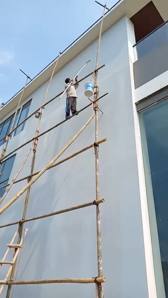 kuli bangunan di ketinggian © Instagram