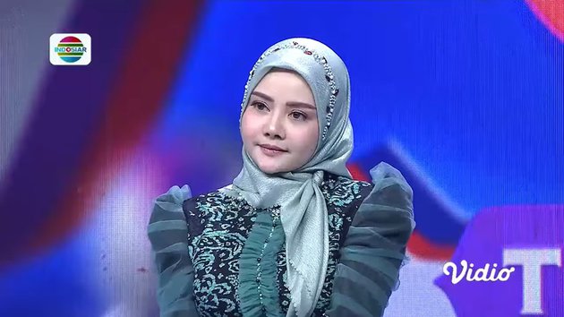 Pesona jebolan AFI saat pakai hijab © berbagai sumber