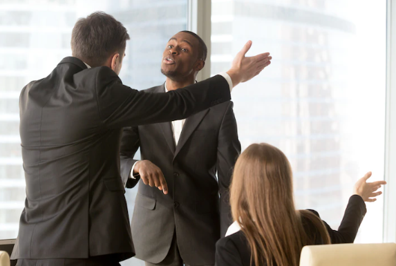 Akomodasi adalah © 2022 berbagai sumber 