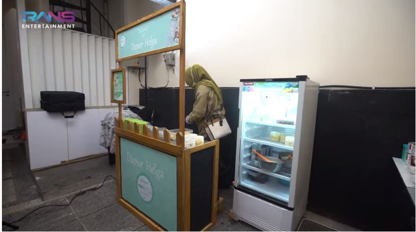 Momen Nagita Slavina borong 10 jajanan demi Ricis saat ngidam, komplet