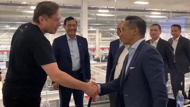 Elon Musk ketemu Luhut Binsar © berbagai sumber Elon Musk ketemu Luhut Binsar © berbagai sumber