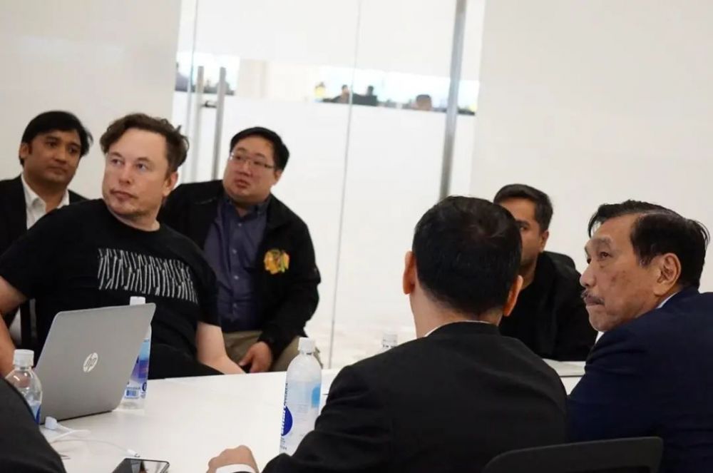 Elon Musk ketemu Luhut Binsar © berbagai sumber Elon Musk ketemu Luhut Binsar © berbagai sumber