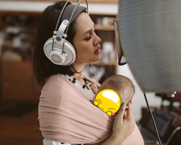 seleb kerja sekalian momong anak © berbagai sumber