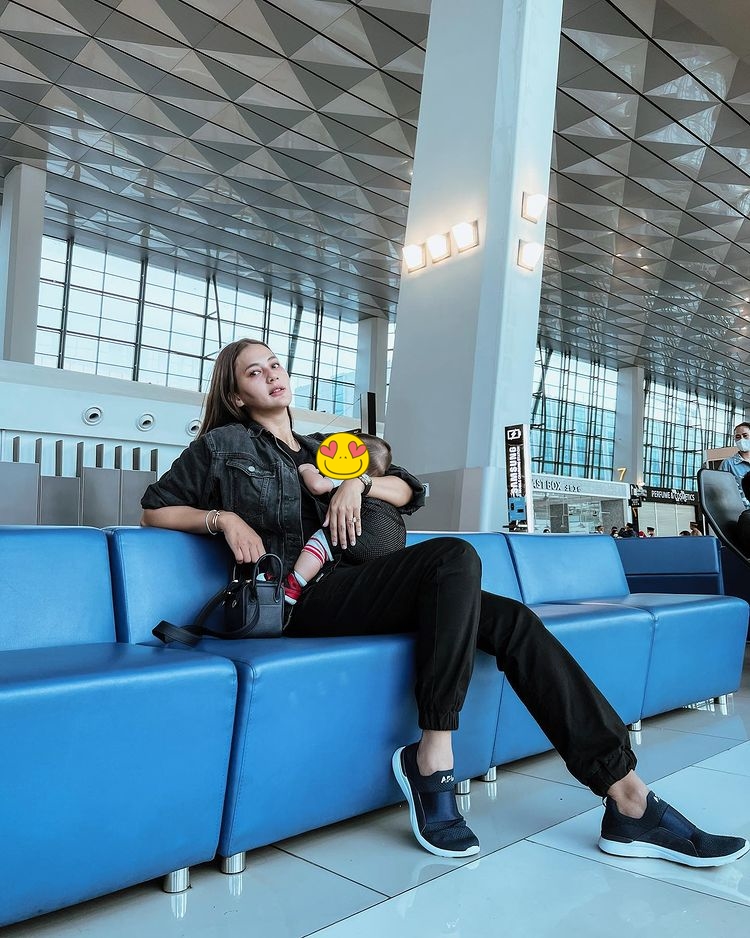 seleb kerja sekalian momong anak © berbagai sumber