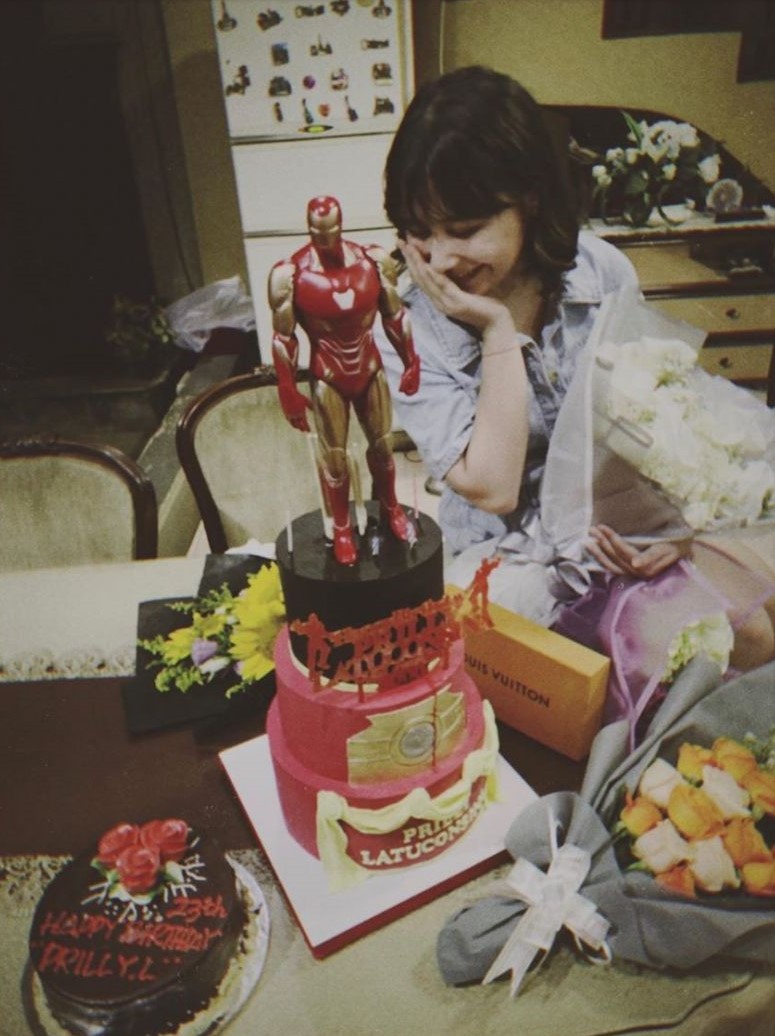 11 Kue ulang tahun pesinetron wanita, milik Ranty Maria berhias emas