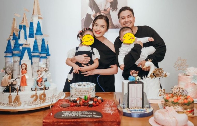 11 Kue ulang tahun pesinetron wanita, milik Ranty Maria berhias emas