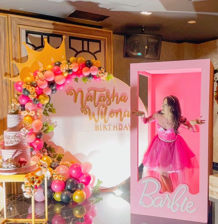 11 Kue ulang tahun pesinetron wanita, milik Ranty Maria berhias emas