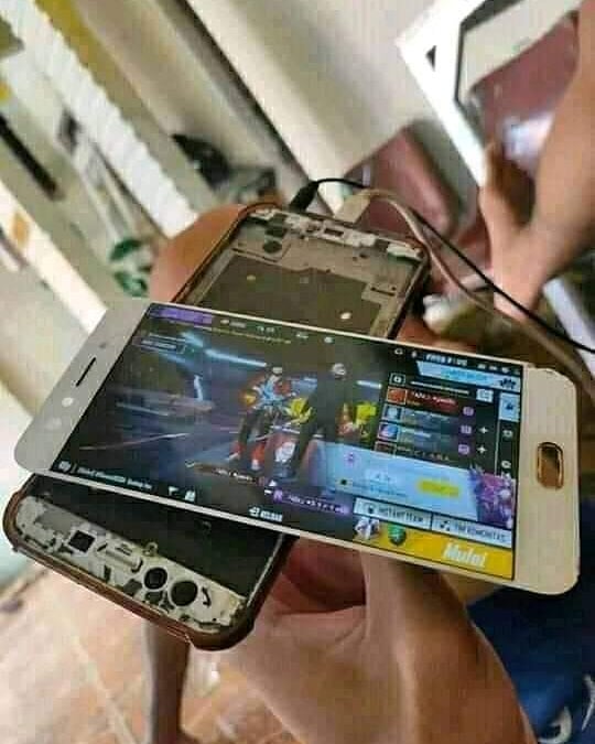 layar HP kelihatan nyeleneh pol © berbagai sumber