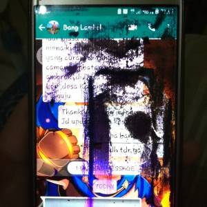 layar HP kelihatan nyeleneh pol © berbagai sumber