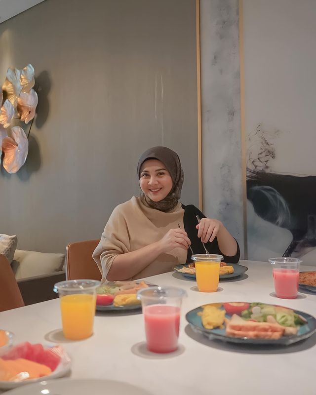 10 Makanan diet Kesha Ratuliu usai melahirkan, bikin bobot turun 9 kg