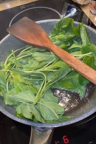 10 Makanan diet Kesha Ratuliu usai melahirkan, bikin bobot turun 9 kg