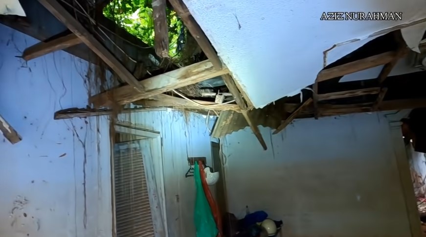 Rumah seleb 80-an mangkrak 20 tahun  © YouTube