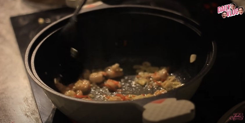 11 Trik Jessica Iskandar masak spaghetti aglio olio, cuma 10 menit