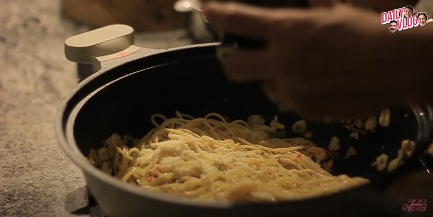 11 Trik Jessica Iskandar masak spaghetti aglio olio, cuma 10 menit