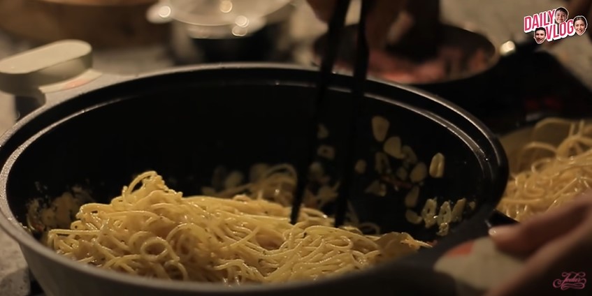 11 Trik Jessica Iskandar masak spaghetti aglio olio, cuma 10 menit