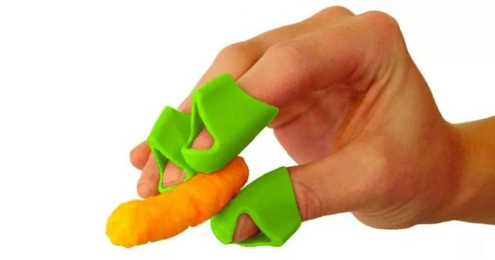 orang pegang barang tapi caranya nyeleneh © berbagai sumber