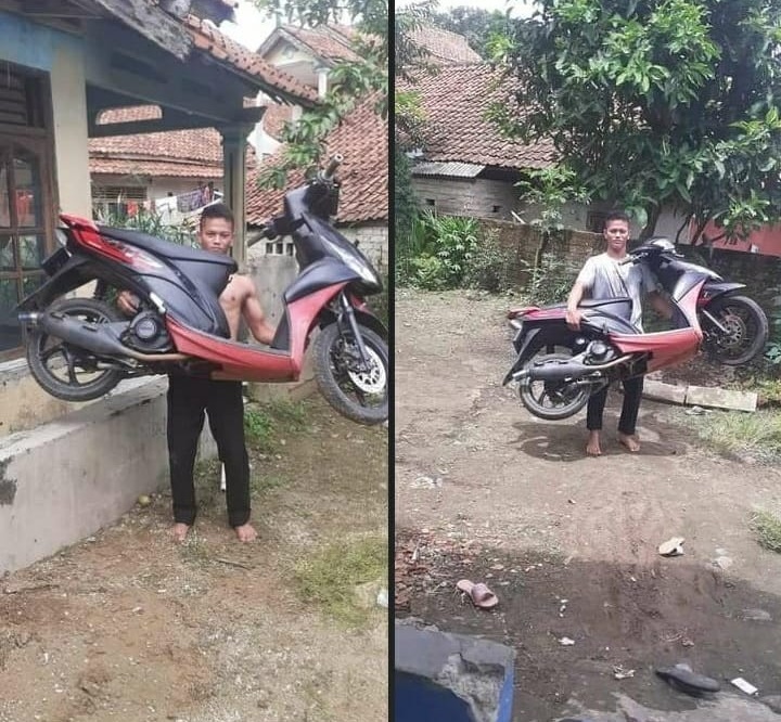 orang pegang barang tapi caranya nyeleneh © berbagai sumber