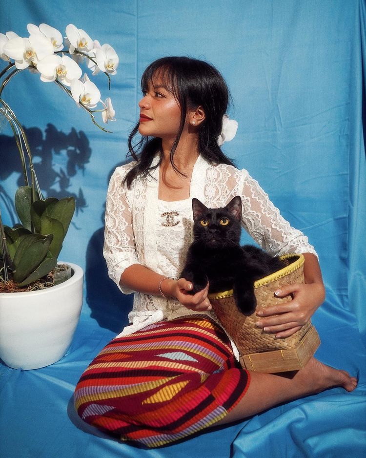 potret Amel Carla pakai kebaya © Instagram/@amelcarla