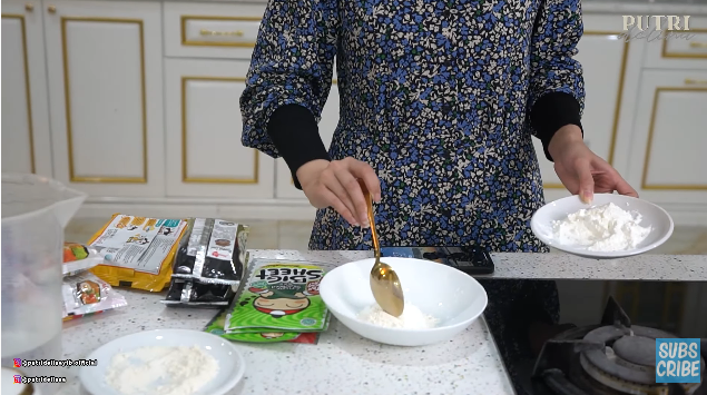 10 Langkah Putri Delina buat mi goreng gulung nori, cuma empat bahan