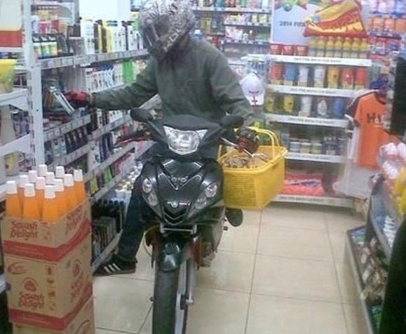 parkiran nyeleneh penampakannya © berbagai sumber