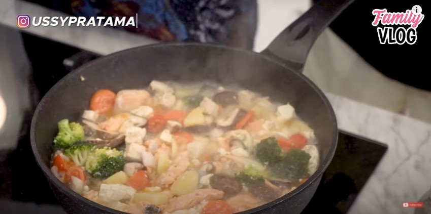 10 Kreasi masakan ala Andhika Pratama buat istri, antiribet