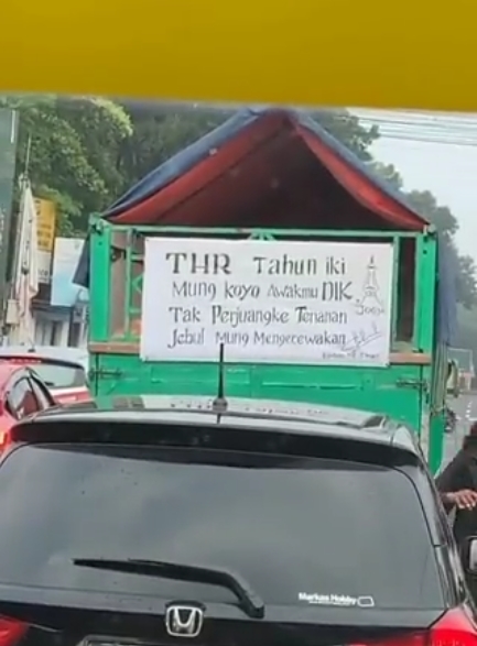 tulisan kocak mudik di mobil © berbagai sumber tulisan kocak mudik di mobil © berbagai sumber