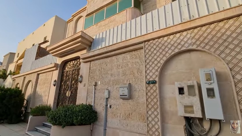 11 Potret rumah Delfi, TKW yang viral dinikahi pengusaha Arab