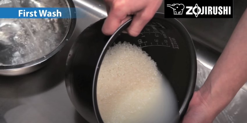 11 Trik bikin lontong biar hasilnya nggak keras, hemat gas