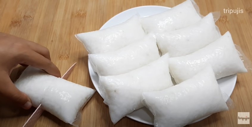 11 Trik bikin lontong biar hasilnya nggak keras, hemat gas