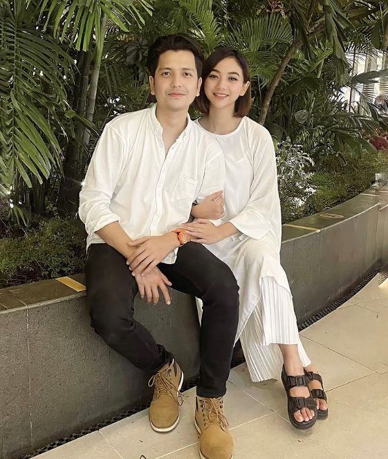 gaya pemain Ikatan Cinta saat Lebaran berbagai sumber