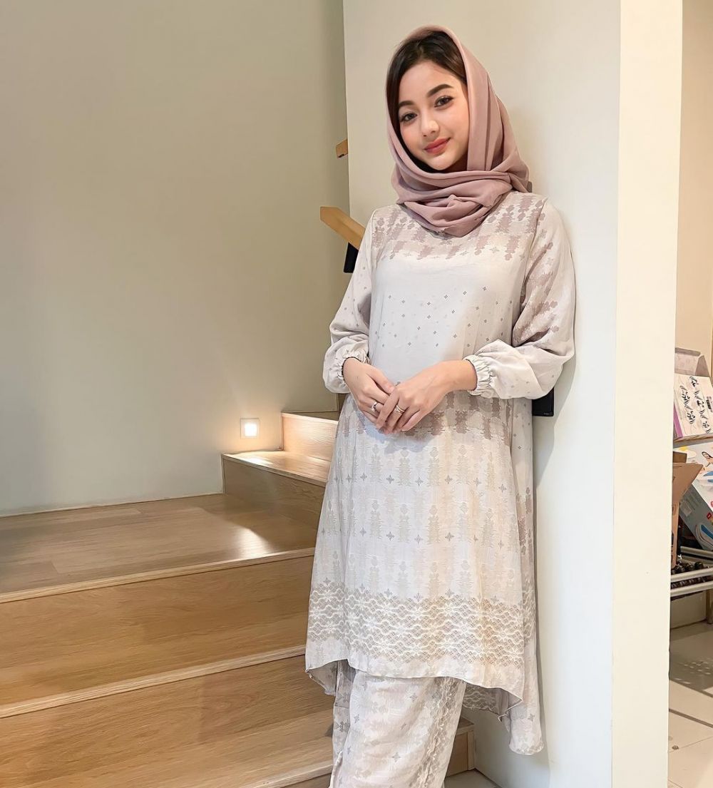 gaya pemain Ikatan Cinta saat Lebaran berbagai sumber