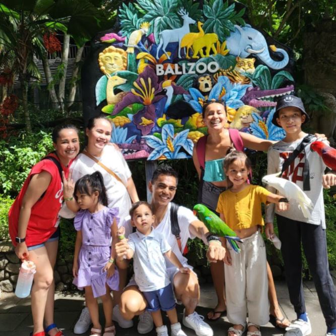 gaya pemain Ikatan Cinta saat Lebaran berbagai sumber