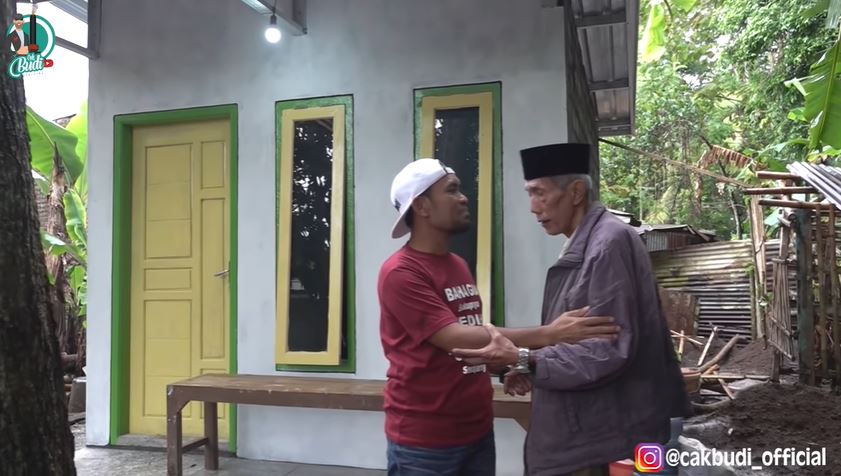 rumah mbah bustomi © YouTube