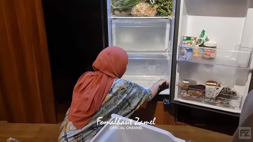 11 Cara Fikoh LIDA menata kulkas, bersih dan muat banyak
