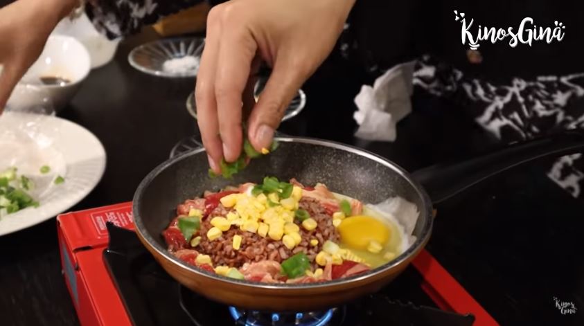 13 Trik Nycta Gina masak beef rice hotplate, pakai bahan sehat