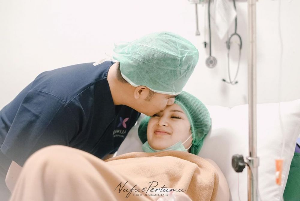 momen rosiana dewi melahirkan anak pertama © instagram momen rosiana dewi melahirkan anak pertama © instagram