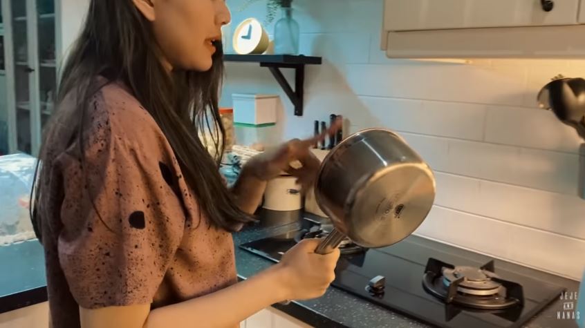 10 Alat dapur ini digunakan Syahnaz Sadiqah saat masak MPASI, praktis