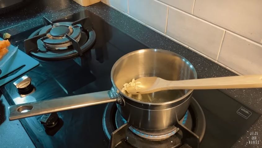 10 Alat dapur ini digunakan Syahnaz Sadiqah saat masak MPASI, praktis