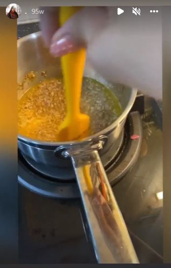 10 Alat dapur ini digunakan Syahnaz Sadiqah saat masak MPASI, praktis