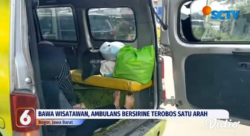 ambulans rombongan terobos one way Puncak © berbagai sumber
