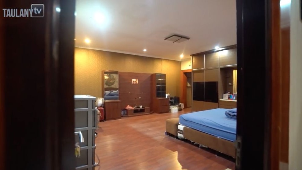 potret isi dalam rumah Andre Taulany © berbagai sumber