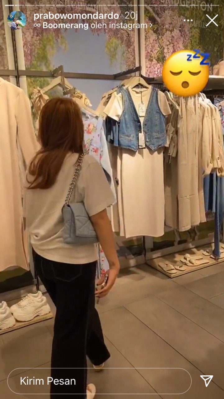 momen mesra Bowo Alpenliebe dan pacar © berbagai sumber