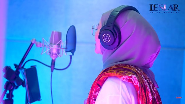 potret studio di rumah Lesty Billar © YouTube