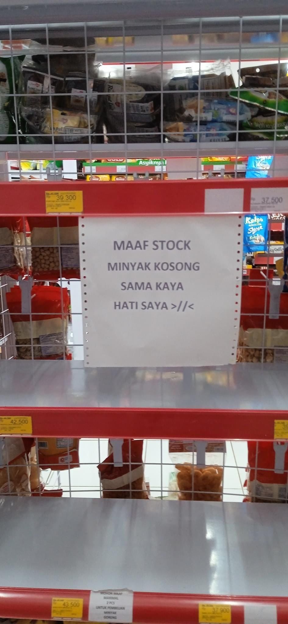 pengumuman nyeleneh di toko bikin mikir dua kali © berbagai sumber