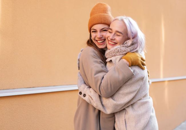 Arti mimpi tentang pelukan © 2022 berbagai sumber