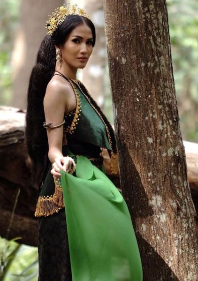 transformasi Aulia Sarah KKN Desa Penari Berbagai sumber