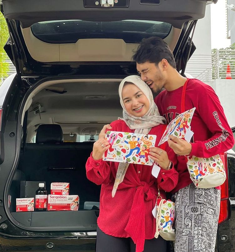 Achmad Megantara dan istri © berbagai sumber