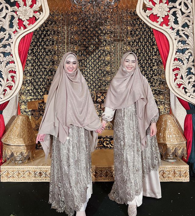 adu gaya seleb hadiri pernikahan adik © berbagai sumber adu gaya seleb hadiri pernikahan adik © berbagai sumber