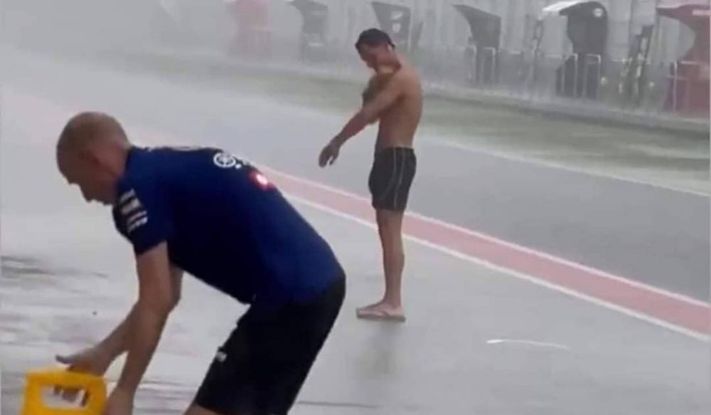 lagi bersih-bersih malah aneh-aneh © berbagai sumber