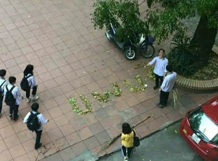 lagi bersih-bersih malah aneh-aneh © berbagai sumber